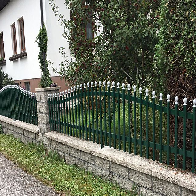Palisaden-Zaun aus Aluminium | Tore, Zäune und mehr
